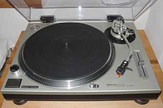 [Technics SL-1200 MkII turntable]