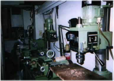 [Machining room where Audio Note prototypes are worked out]