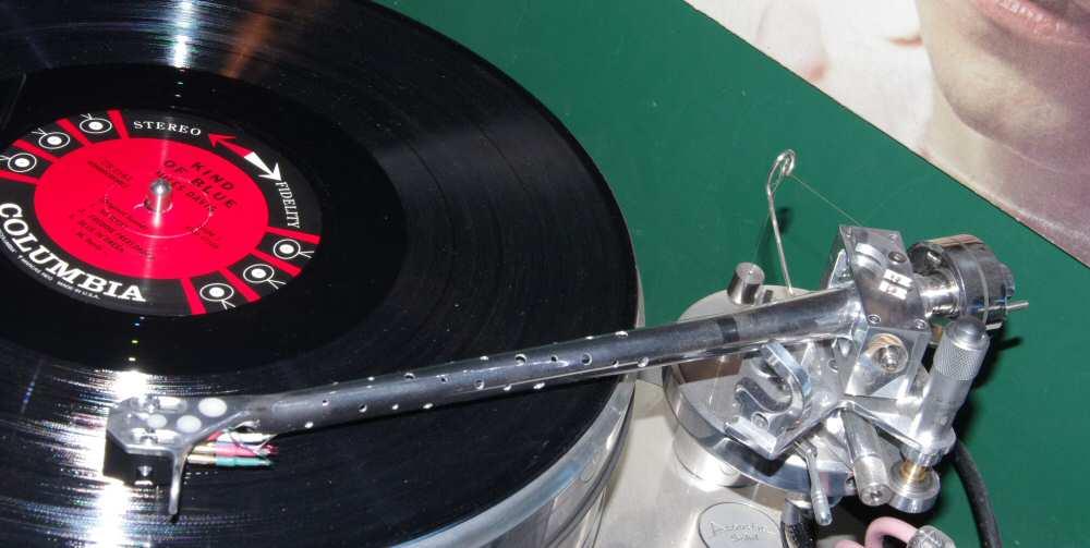 [Il vinile di A Kind of Blue, di Miles Davis]