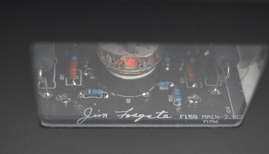 [Black Ice Audio F159 stadio phono a valvole - la firma di Jim Fosgate]