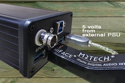 [L'HiFace2 SPDIF collegato tramite l'hub Ciúnas ISO-SPDIF]