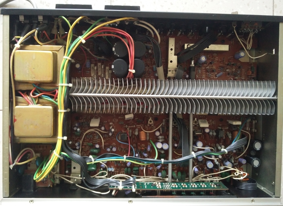 [NAD 3140 - vintage audiophile amplifier, inside view]