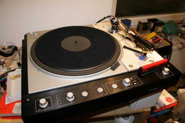 [SME tonearm in use]