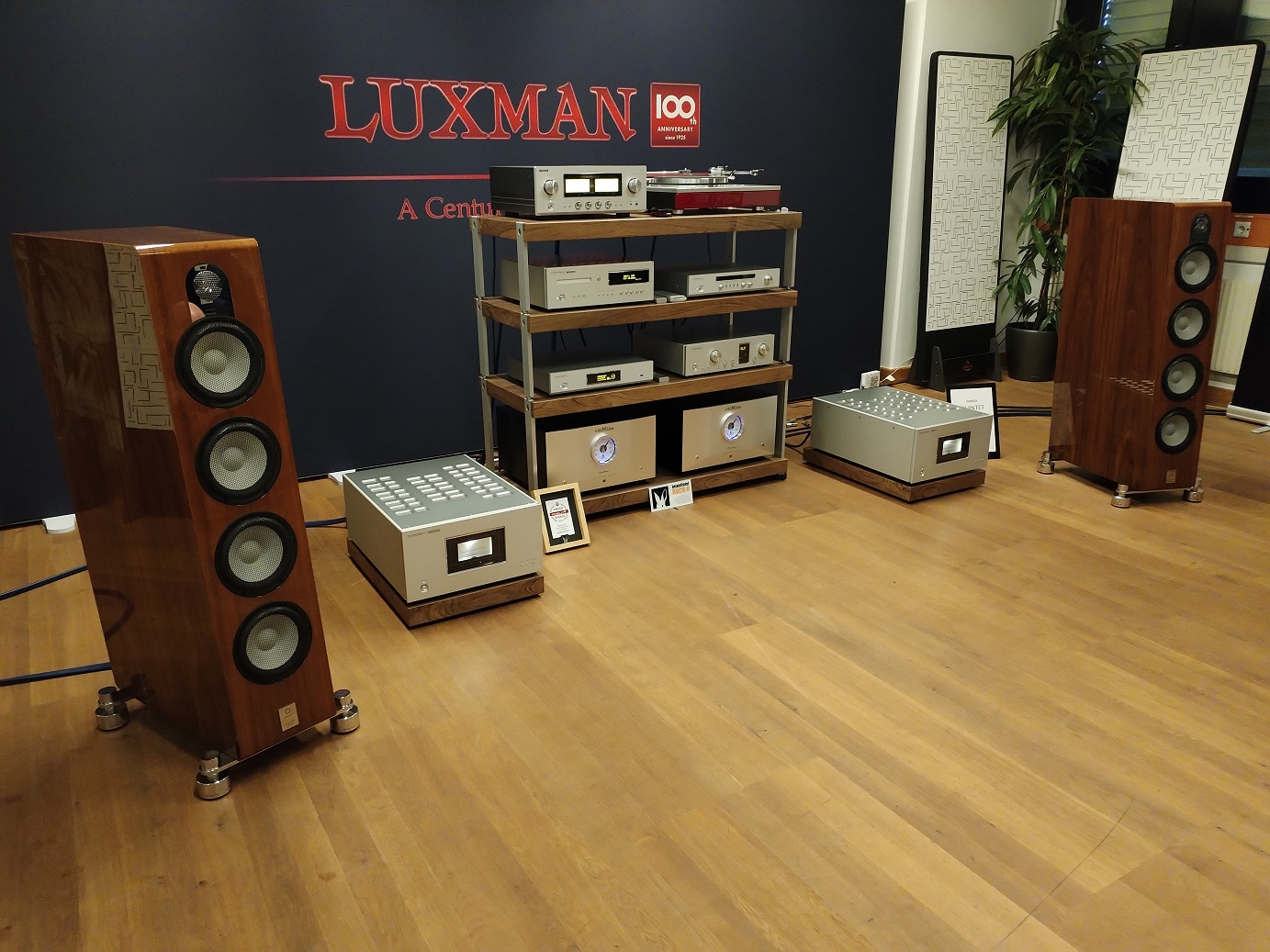 LUXMAN