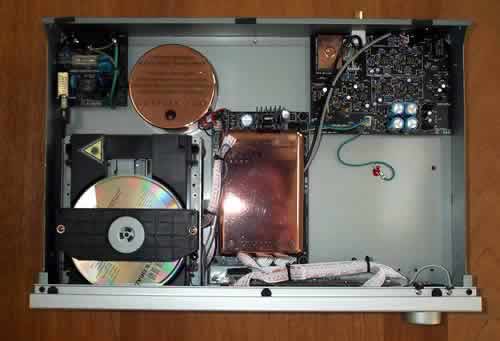 [Internal View of D-500SE CD Player]
