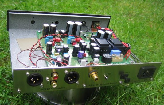 [Harmony Design DA9 DAC - rear and inside view]