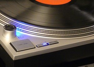 [Technics turntable detail]