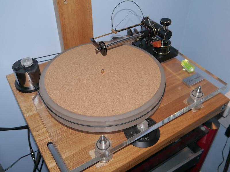 [Il modello di giradischi ASP 1501 usato per la recensione]