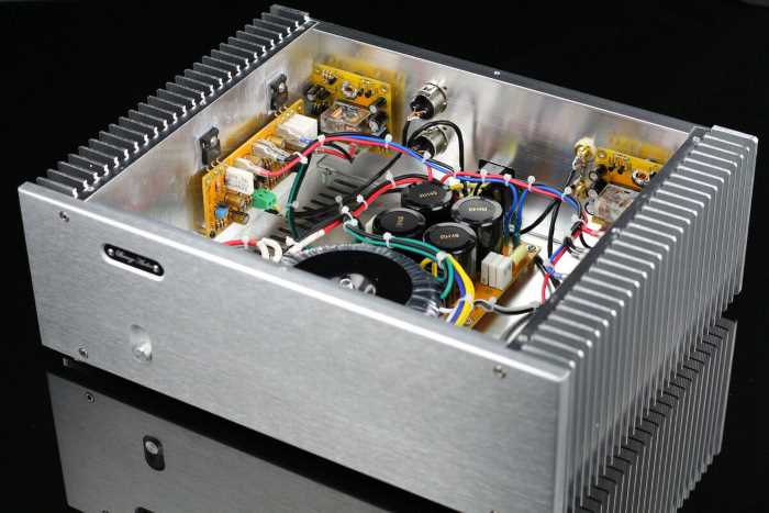 Sonic Frontiers SFL-2 - All TUBE Dual-Chassis Preamp