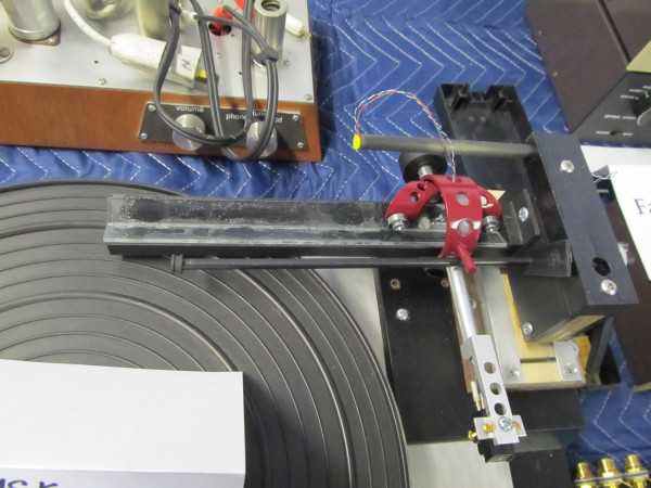Tangential tracking tonearm