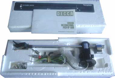 [il Decca International nella sua scatola]