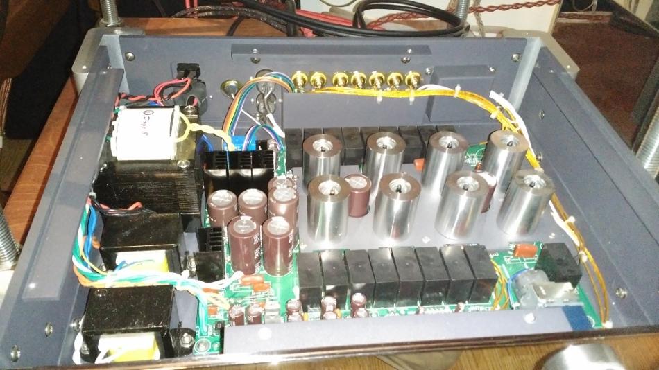 DoGe 8 Tube preamplifier Doge8insidescaled