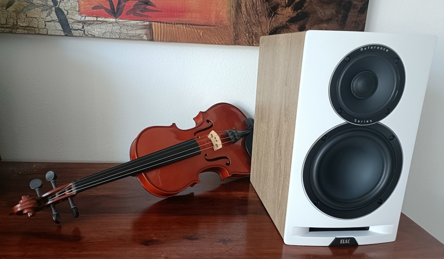 [Elac UBR62 - front view]