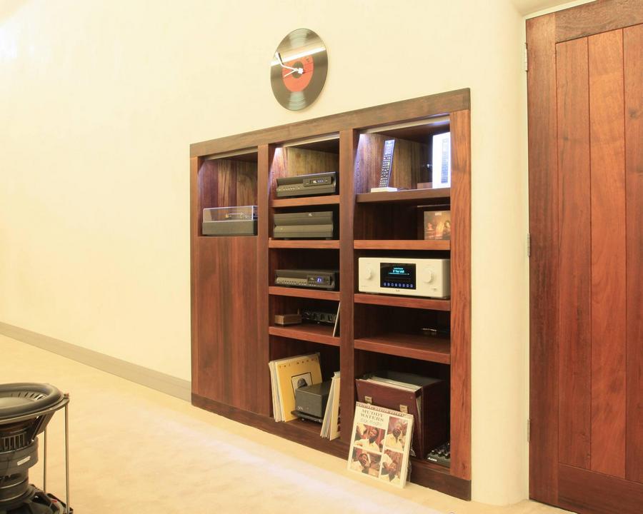 [Equipment rack]