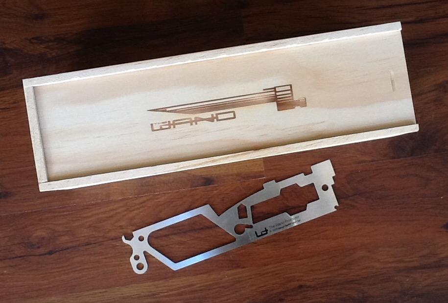 [Dima e scatola in legno del braccio The Wand Plus]