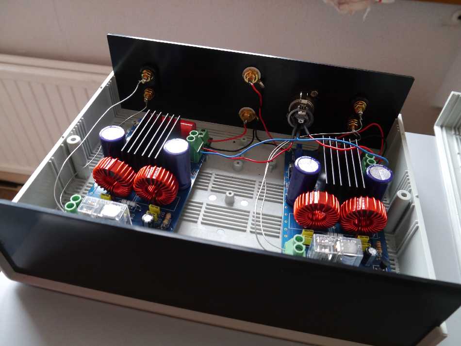 [Lo chassis dell'amplificatore Helder HiFi STA508]