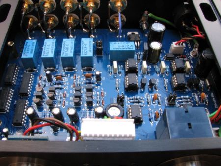 [L'interno del preamplificatore KingRex Preference]