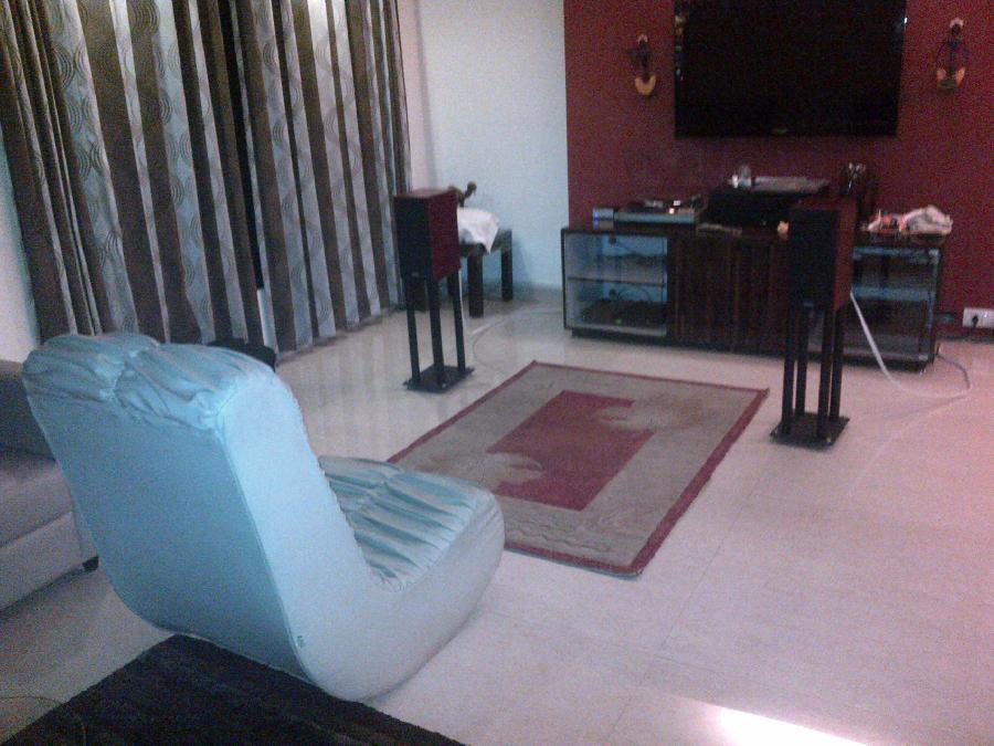 [Listening room]