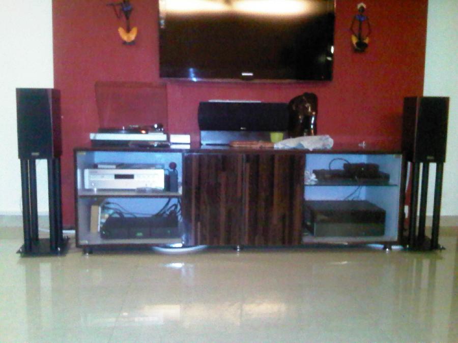 [Listening room]