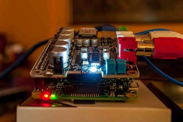 [Inside the Mambo Media HiFi Player]