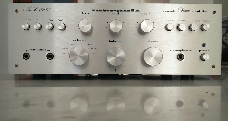 [Marantz 1060 - vista frontale]