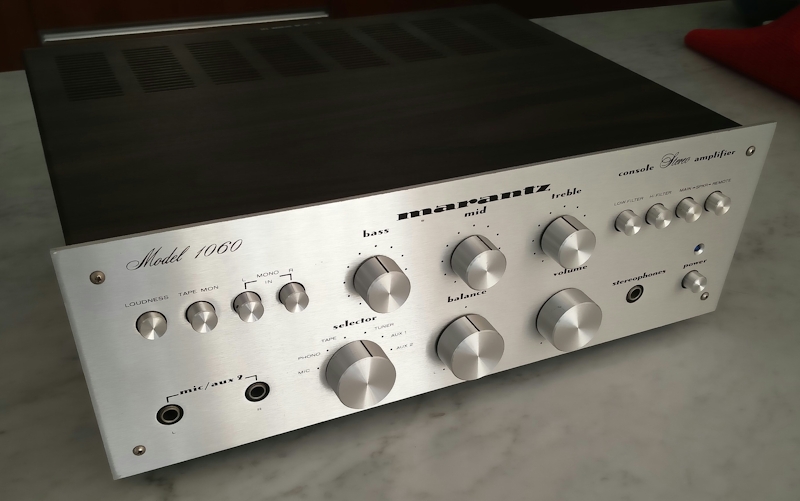 [Marantz 1060 - vista frontale]