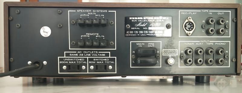 [Marantz 1060 vista posteriore]