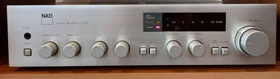 [NAD 3140 - vintage audiophile amplifier]