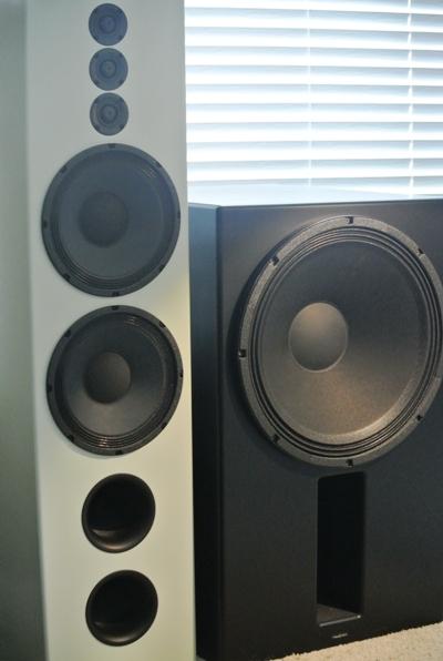 [Diffusore Tekton Design Enzo XL e subwoofer Cinema]